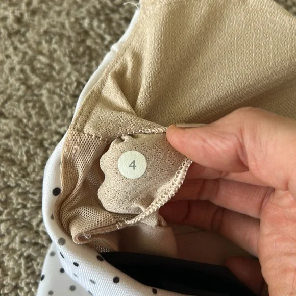 Lululemon built in bra Tank *Rare design - Picture 5 of 8